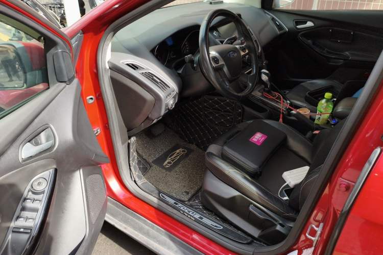 Used Ford Focus 2012 Hatchback 1.6L Automatic Fashion Edition Driver Seat