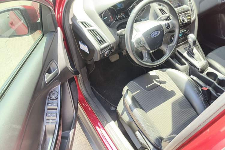 Used Ford Focus 2012 Sedan 1.6L Automatic Fashion Edition Driver Seat