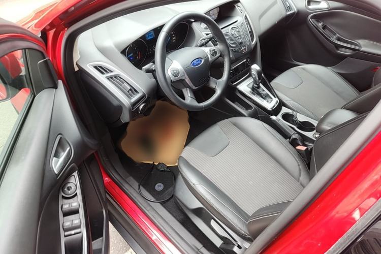 Used Ford Focus 2012 Hatchback 1.6L Automatic Fashion Edition Driver Seat