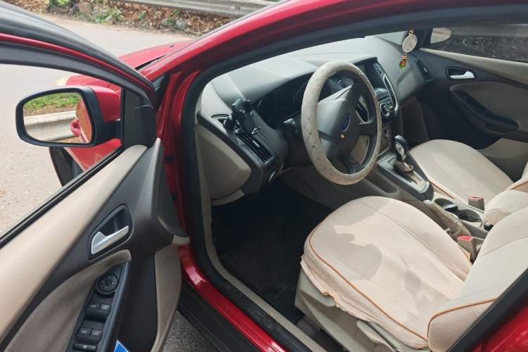 Used Ford Focus 2012 Sedan 1.6L Automatic Comfort Model Driver Seat