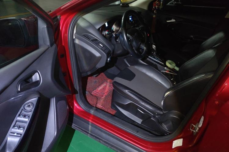 Used Ford Focus 2012 Sedan 1.6L Automatic Fashion Edition Driver Seat