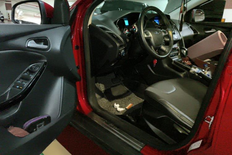 Used Ford Focus 2012 Hatchback 1.6L Automatic Fashion Edition Driver Seat