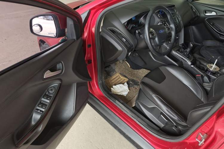 Used Ford Focus 2012 Hatchback 1.6L Manual Fashion Edition Driver Seat