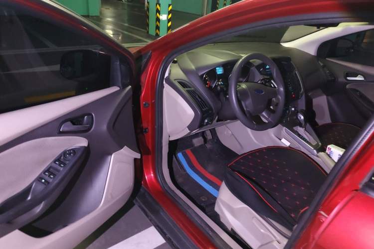 Used Ford Focus 2012 Sedan 1.6L Automatic Comfort Model Driver Seat