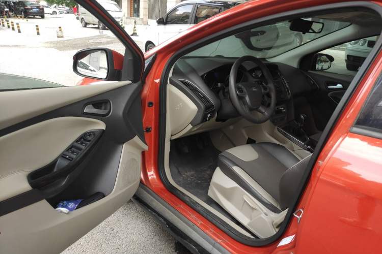 Used Ford Focus 2012 Hatchback 1.6L Manual Fashion Edition Driver Seat