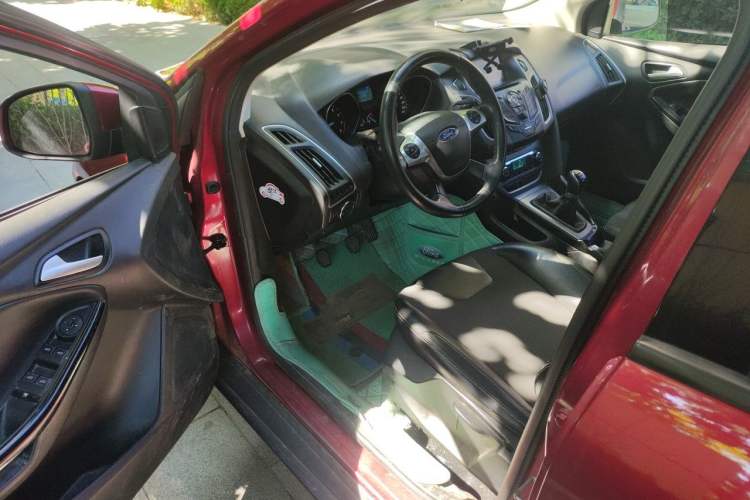 Used Ford Focus 2012 Hatchback 1.6L Manual Fashion Edition Driver Seat