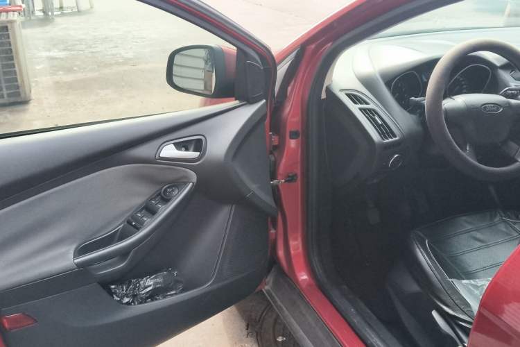 Used Ford Focus 2012 Hatchback 1.6L Manual Comfort Model Driver Seat