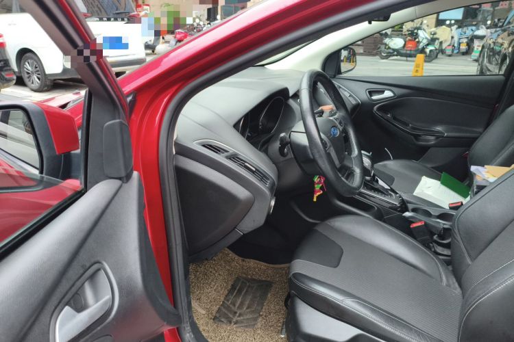 Used Ford Focus 2012 Hatchback 1.6L Automatic Fashion Edition Driver Seat