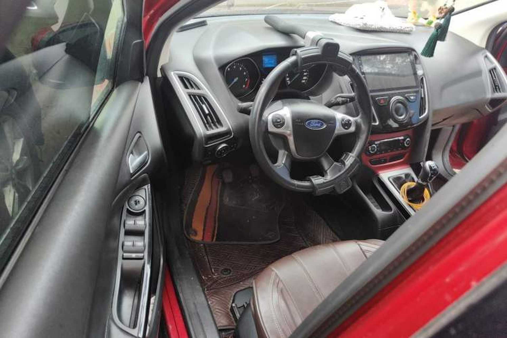 Used Ford Focus 2012 Sedan 1.6L Manual Fashion Edition Driver Seat