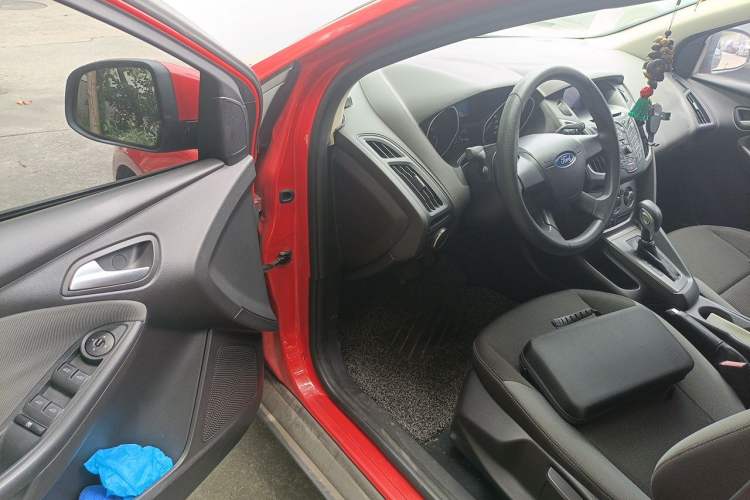 Used Ford Focus 2012 Hatchback 1.6L Automatic Comfort Model Driver Seat