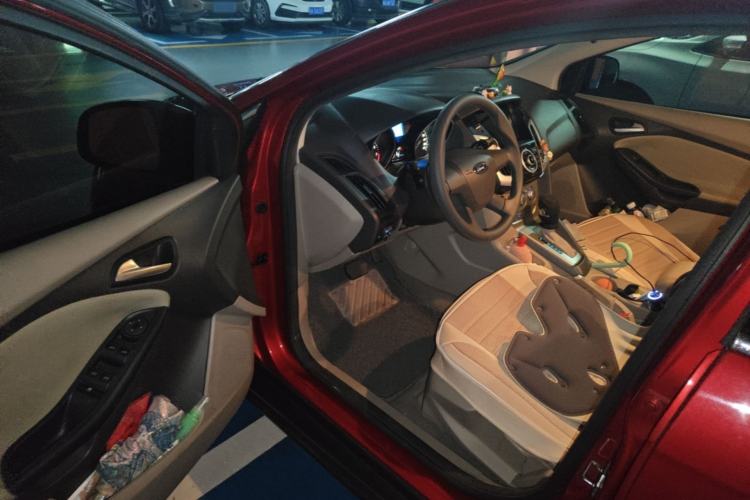 Used Ford Focus 2012 Sedan 1.6L Automatic Comfort Model Driver Seat