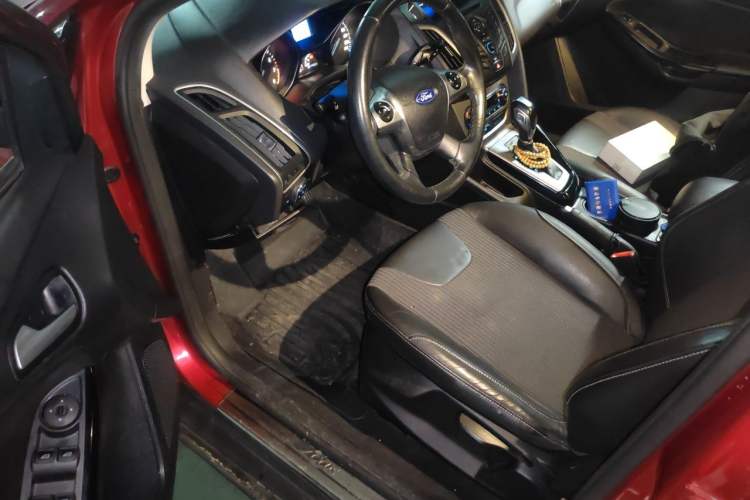Used Ford Focus 2012 Hatchback 1.6L Automatic Fashion Edition Driver Seat