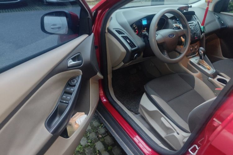 Used Ford Focus 2012 Sedan 1.6L Automatic Comfort Model Driver Seat