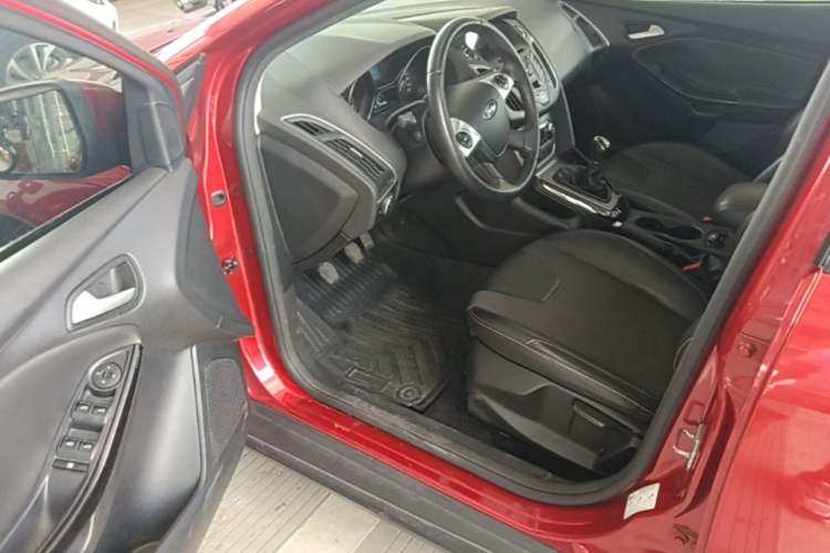 Used Ford Focus 2012 Hatchback 1.6L Manual Fashion Edition Driver Seat