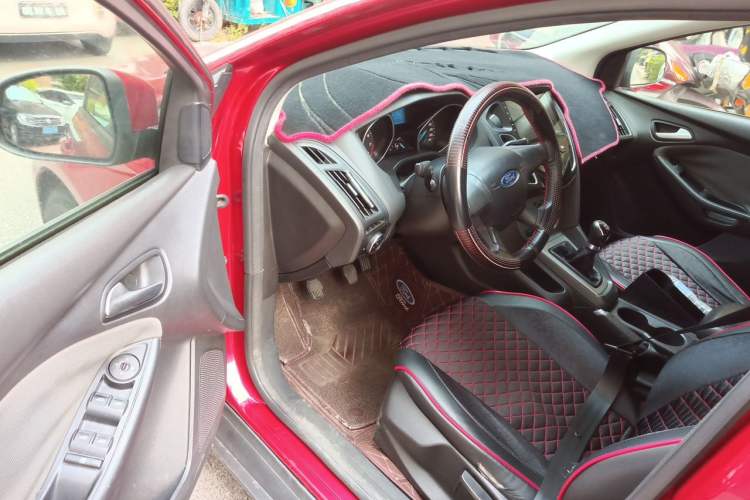 Used Ford Focus 2012 Hatchback 1.6L Manual Comfort Model Driver Seat