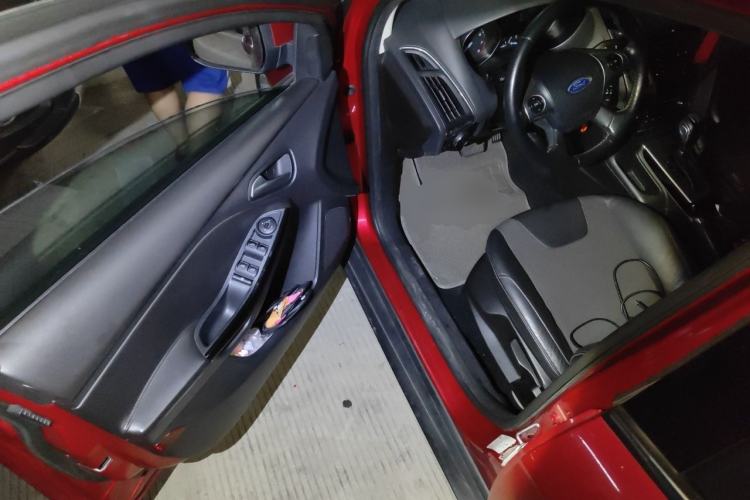 Used Ford Focus 2012 Sedan 1.6L Automatic Fashion Edition Driver Seat