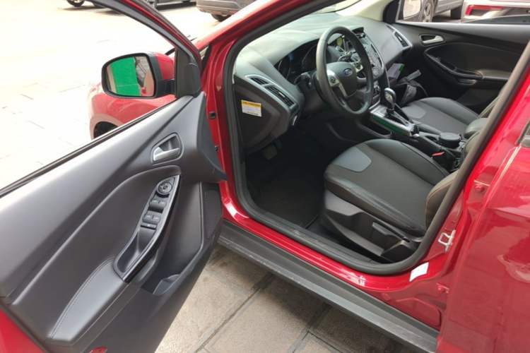 Used Ford Focus 2012 Hatchback 1.6L Automatic Fashion Edition Driver Seat