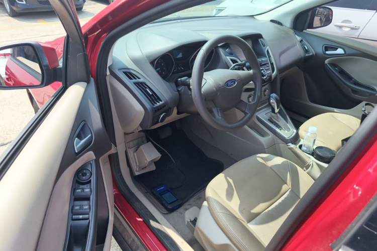 Used Ford Focus 2012 Sedan 1.6L Automatic Comfort Model Driver Seat