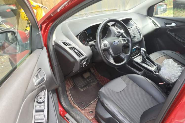 Used Ford Focus 2012 Hatchback 1.6L Automatic Fashion Edition Driver Seat