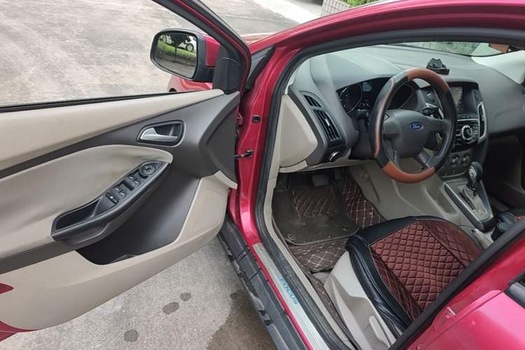 Used Ford Focus 2012 Sedan 1.6L Automatic Comfort Model Driver Seat