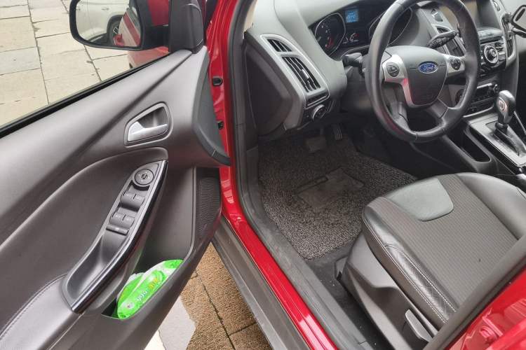 Used Ford Focus 2012 Hatchback 1.6L Automatic Fashion Edition Driver Seat