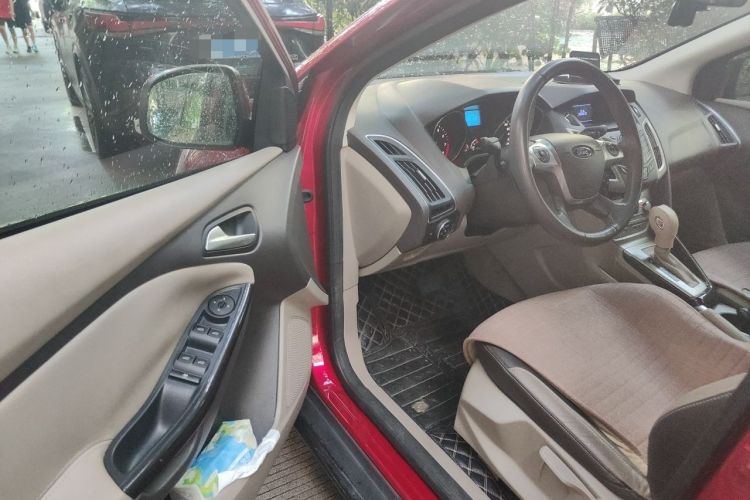 Used Ford Focus 2012 Hatchback 1.6L Automatic Fashion Edition Driver Seat