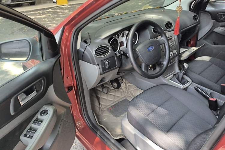 Used Ford Focus 2012 Sedan Classic 1.8L Automatic Base Model Driver Seat