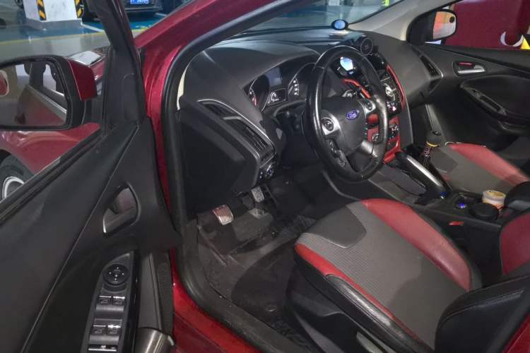 Used Ford Focus 2012 Hatchback 2.0L Manual Luxury Sport Model Driver Seat