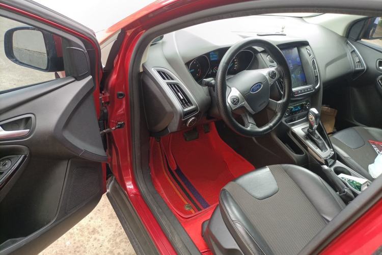 Used Ford Focus 2012 Hatchback 1.6L Automatic Fashion Edition Driver Seat