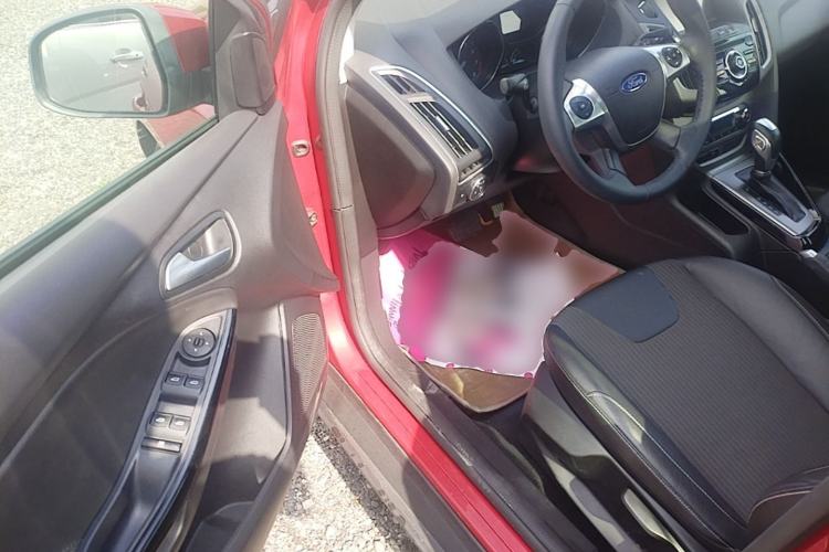 Used Ford Focus 2012 Hatchback 1.6L Automatic Fashion Edition Driver Seat