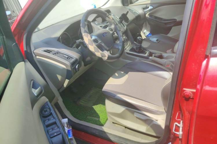 Used Ford Focus 2012 Hatchback 1.6L Manual Fashion Edition Driver Seat