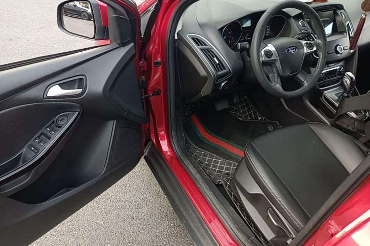 Used Ford Focus 2012 Hatchback 1.6L Automatic Fashion Edition Driver Seat