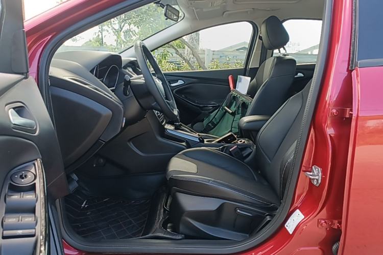Used Ford Focus 2012 Hatchback 1.6L Automatic Fashion Edition Driver Seat