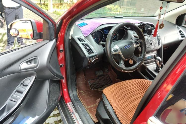 Used Ford Focus 2012 Hatchback 1.6L Automatic Fashion Edition Driver Seat