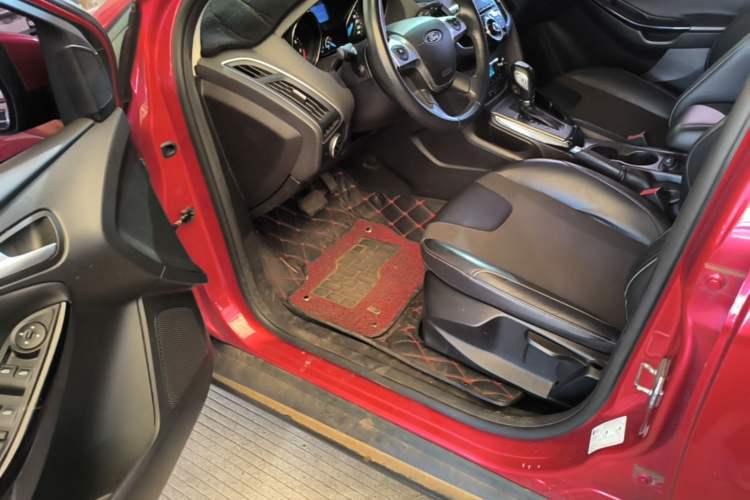 Used Ford Focus 2012 Hatchback 1.6L Automatic Fashion Edition Driver Seat