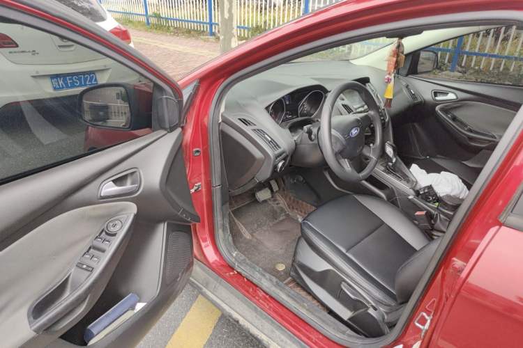 Used Ford Focus 2012 Hatchback 1.6L Automatic Comfort Model Driver Seat