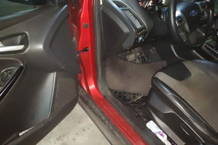 Used Ford Focus 2012 Hatchback 1.6L Automatic Fashion Edition Driver Seat