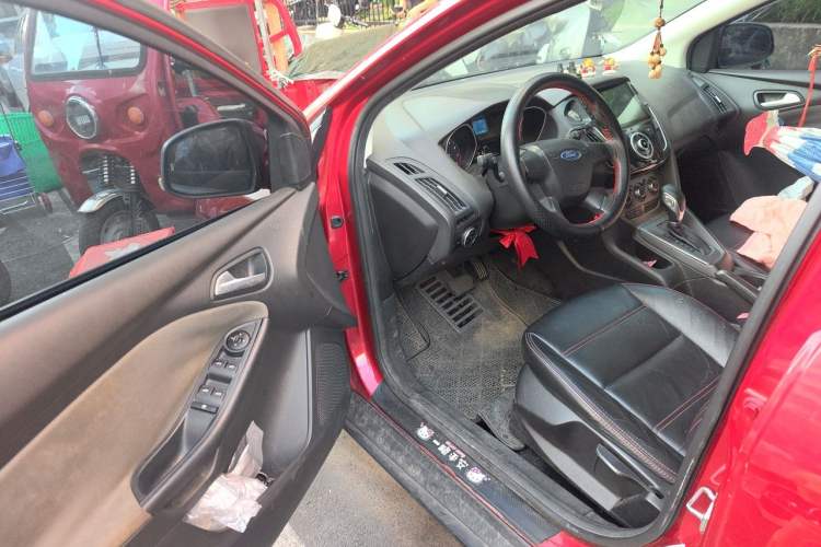 Used Ford Focus 2012 Hatchback 1.6L Automatic Comfort Model Driver Seat
