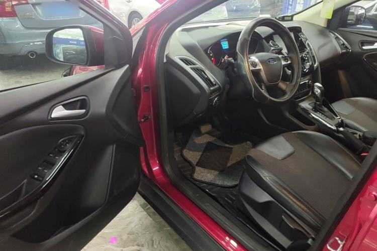 Used Ford Focus 2012 Hatchback 1.6L Automatic Fashion Edition Driver Seat