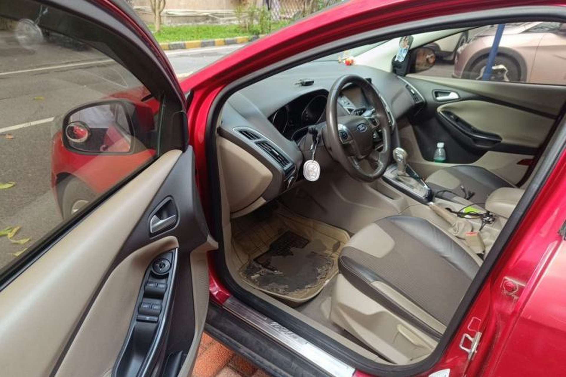 Used Ford Focus 2012 Hatchback 1.6L Automatic Fashion Edition Driver Seat