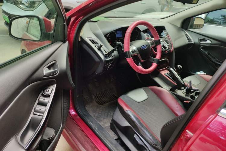 Used Ford Focus 2012 Hatchback 2.0L Manual Luxury Sport Model Driver Seat
