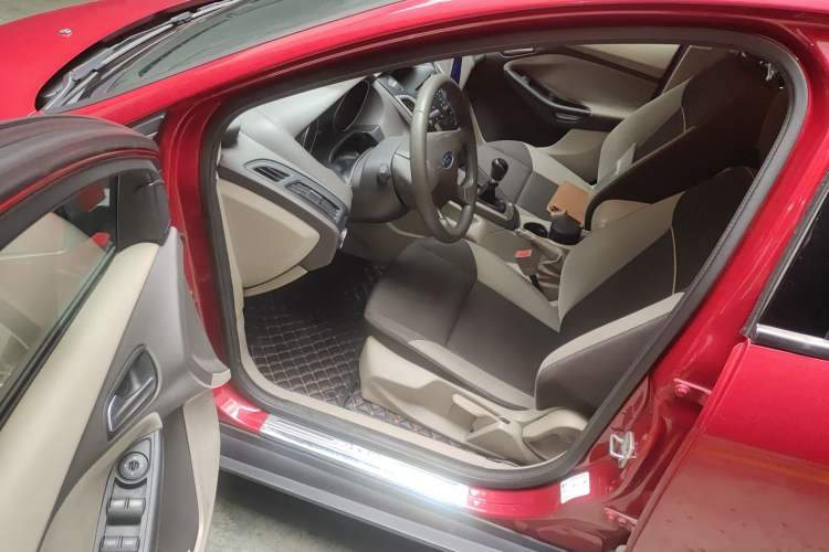 Used Ford Focus 2012 Sedan 1.6L Manual Comfort Model Driver Seat