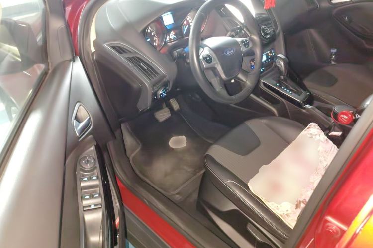 Used Ford Focus 2012 Hatchback 1.6L Automatic Fashion Edition Driver Seat