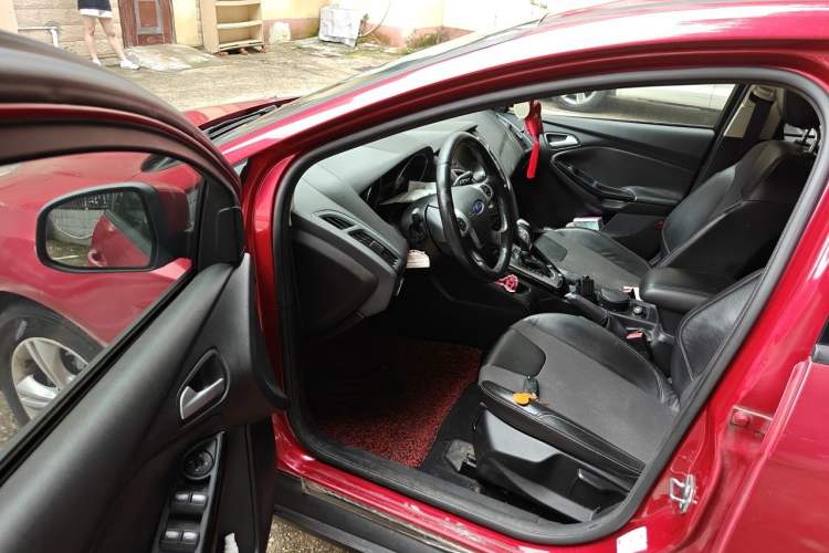 Used Ford Focus 2012 Hatchback 1.6L Automatic Fashion Edition Driver Seat