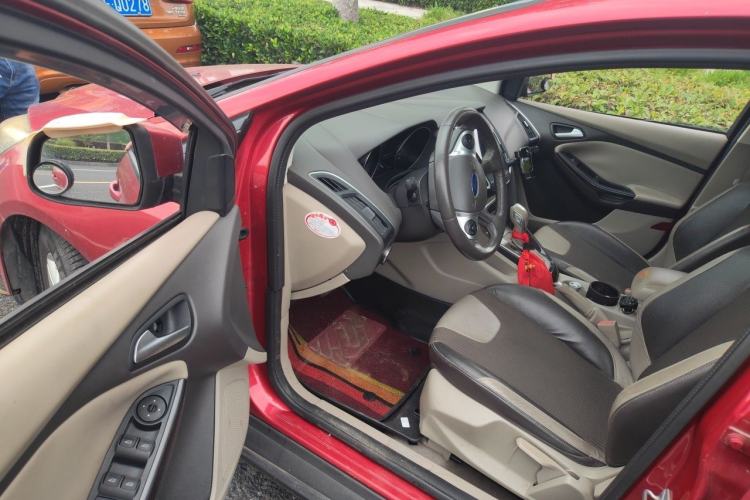 Used Ford Focus 2012 Hatchback 1.6L Automatic Fashion Edition Driver Seat