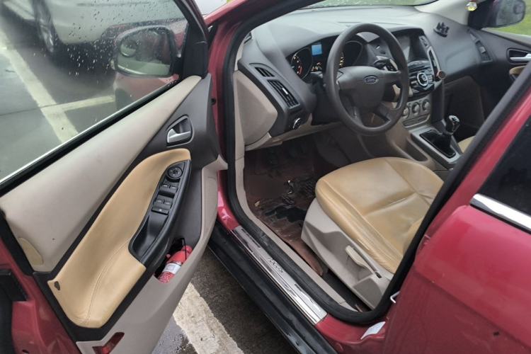 Used Ford Focus 2012 Sedan 1.6L Manual Comfort Model Driver Seat