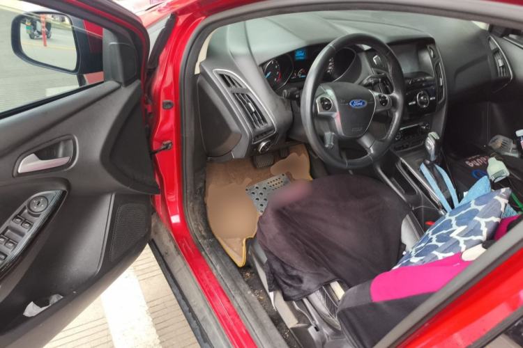 Used Ford Focus 2012 Sedan 1.6L Automatic Fashion Edition Driver Seat