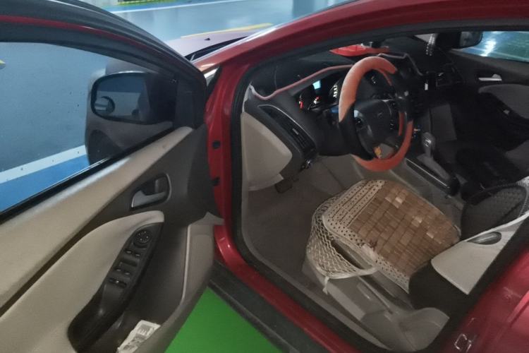 Used Ford Focus 2012 Hatchback 1.6L Automatic Fashion Edition Driver Seat