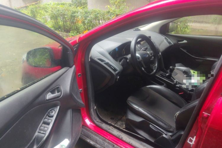 Used Ford Focus 2012 Sedan 1.6L Manual Fashion Edition Driver Seat