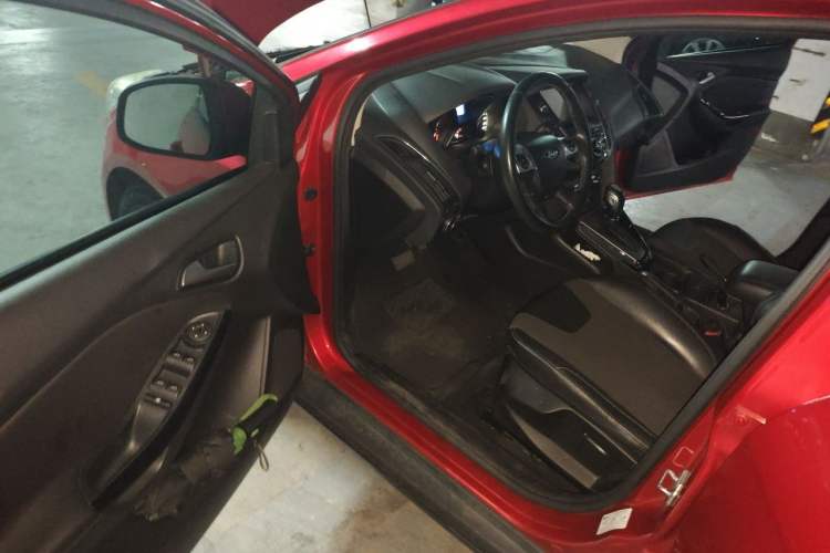 Used Ford Focus 2012 Hatchback 1.6L Automatic Fashion Edition Driver Seat